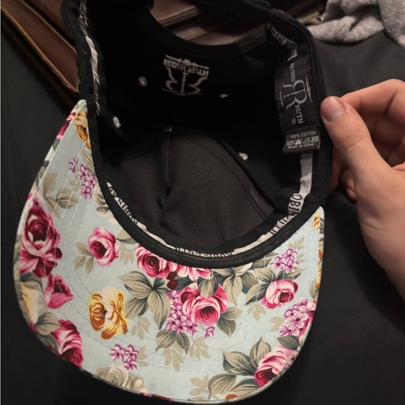 Maui Floral Cap - Picture 10 of 13